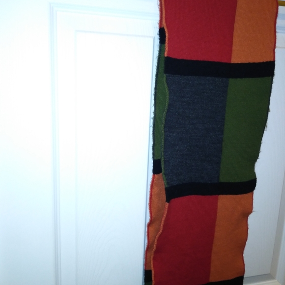 GUESS Fashion Winter Scarf Color Block Black Grey - Picture 3 of 5